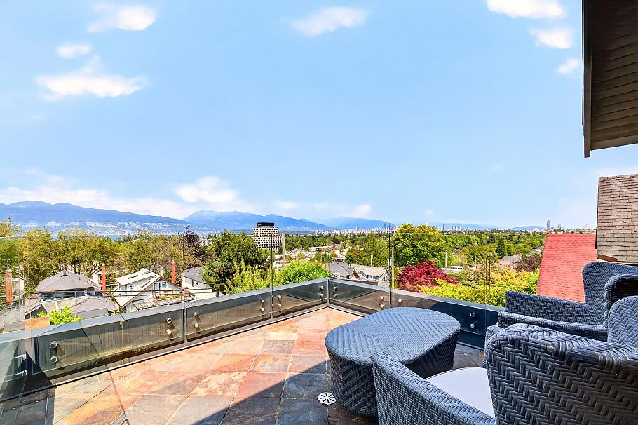 3835 W 12th Avenue Vancouver, BC - 2