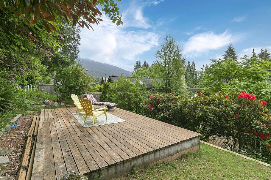 1659 Deep Cove Road North Vancouver, BC - 27