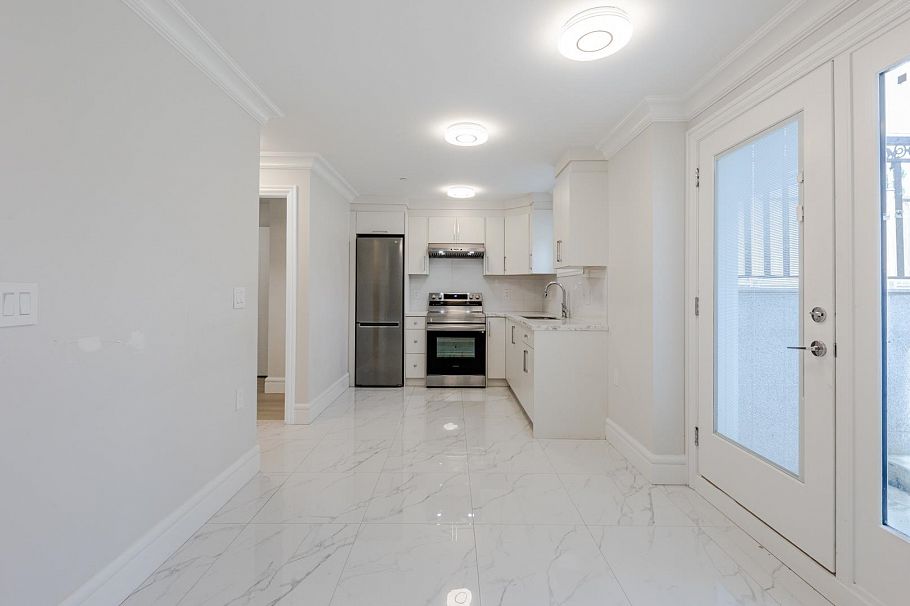 3559 E 48th Avenue Vancouver, BC - 22