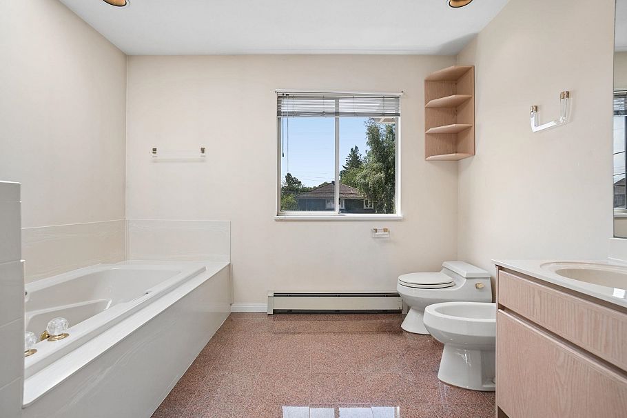 2986 W 37th Avenue Vancouver, BC - 18