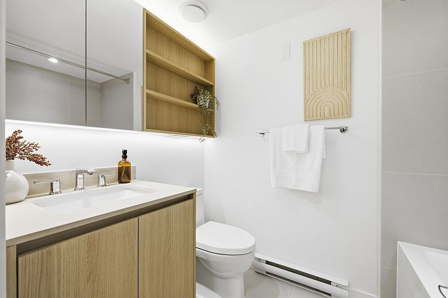 2408 E 12th Avenue Vancouver, BC - 24