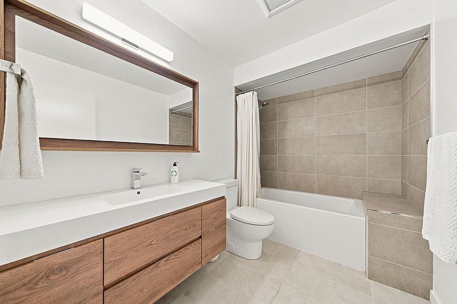 1079 Lillooet Road North Vancouver, BC - 18
