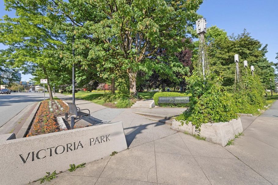 18 220 E 11th Street North Vancouver, BC - 39