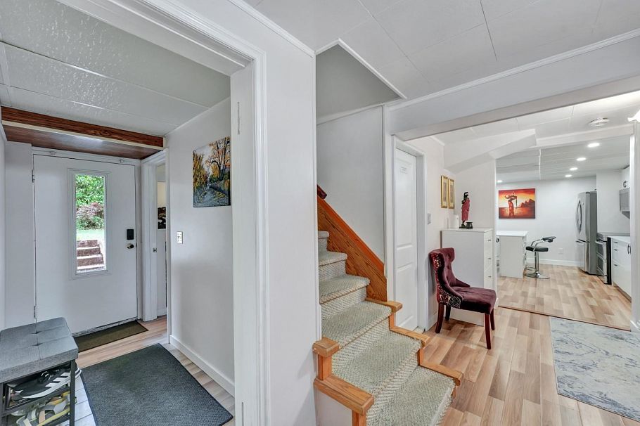 1075 Ruthina Avenue North Vancouver, BC - 17