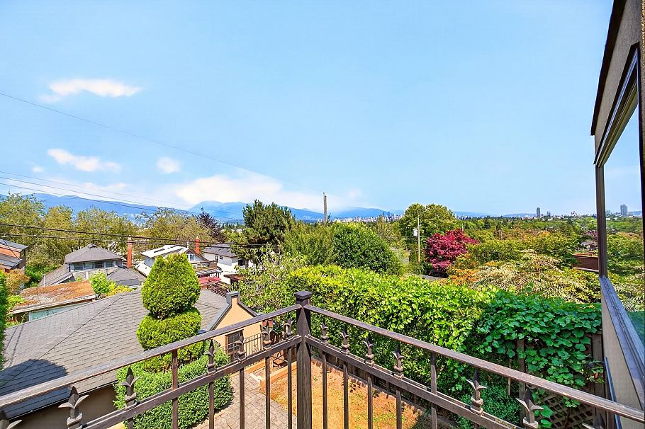 3835 W 12th Avenue Vancouver, BC - 3