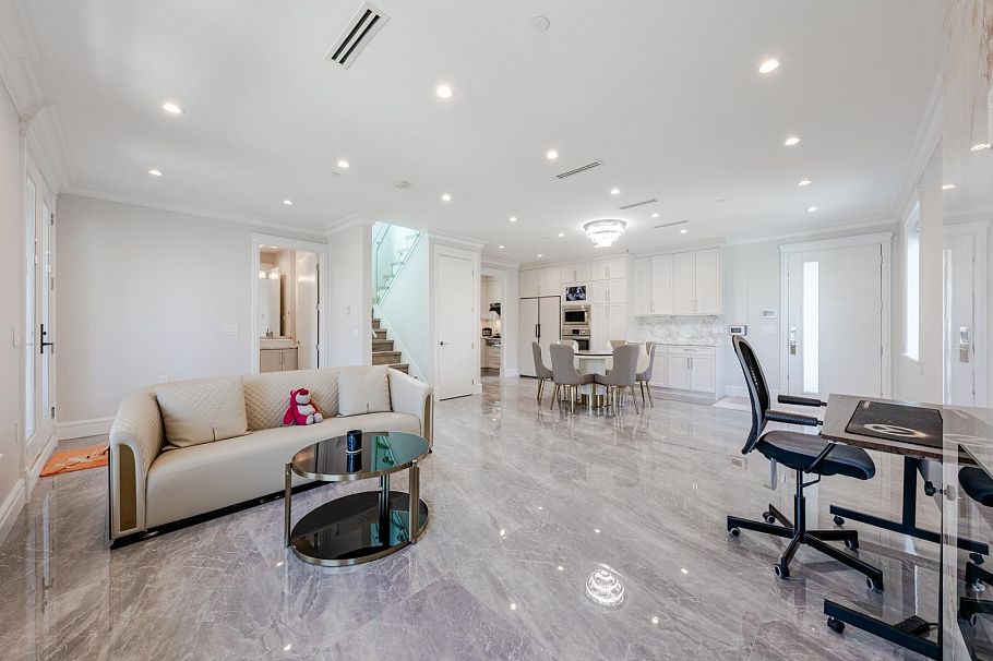 3559 E 48th Avenue Vancouver, BC - 39