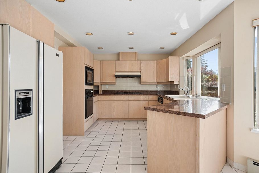 2986 W 37th Avenue Vancouver, BC - 9