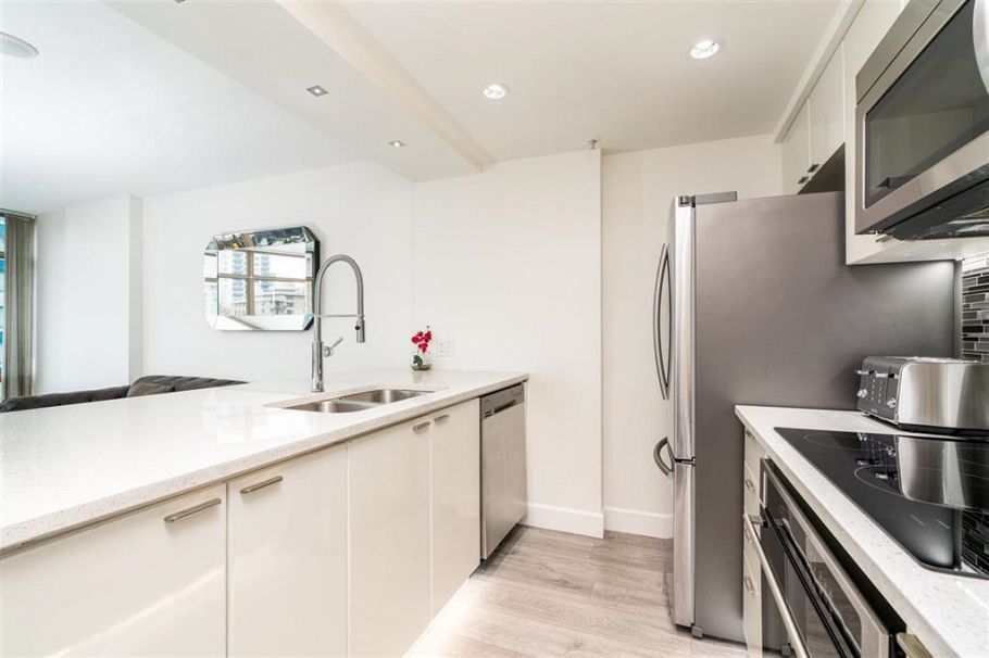 902 1200 Alberni Street Vancouver, BC - 6