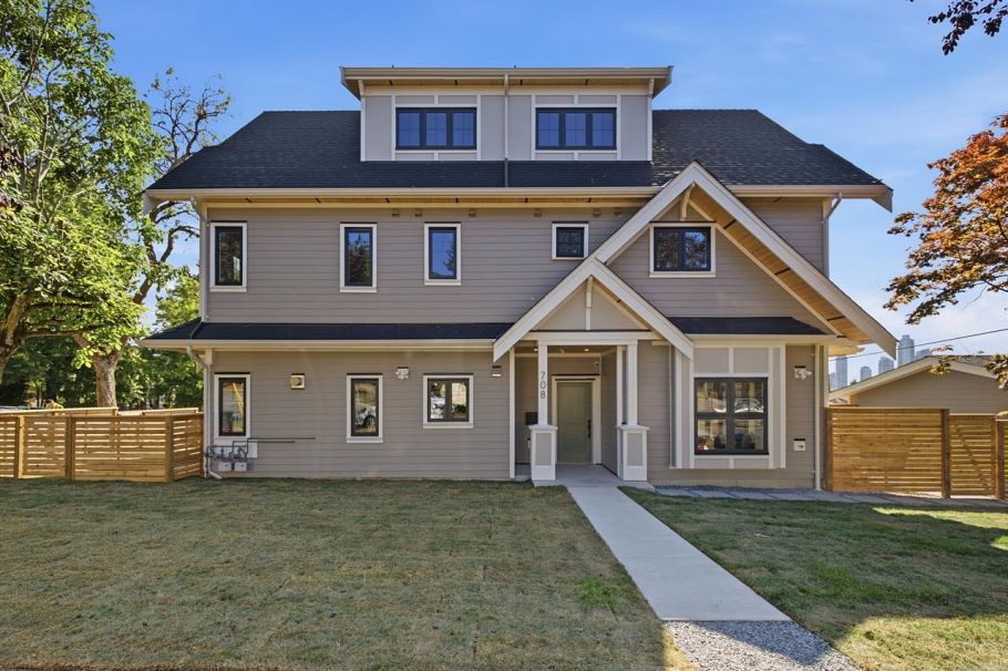 708 Windermere Street Vancouver, BC - 32