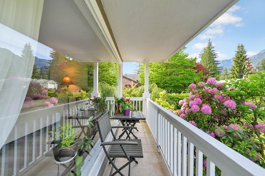 1075 Ruthina Avenue North Vancouver, BC - 40