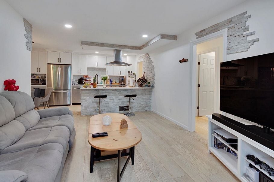 1840 Purcell Way North Vancouver, BC - 3