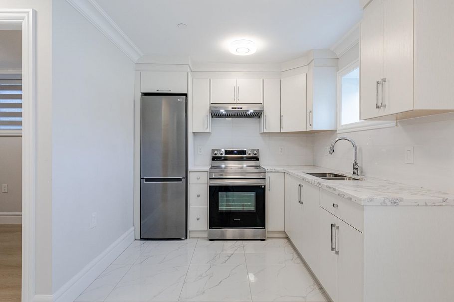 3559 E 48th Avenue Vancouver, BC - 17