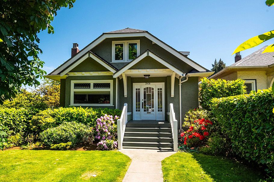 3908 Blenheim Street Vancouver, BC - 1