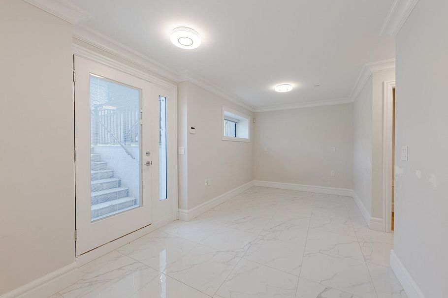 3559 E 48th Avenue Vancouver, BC - 19