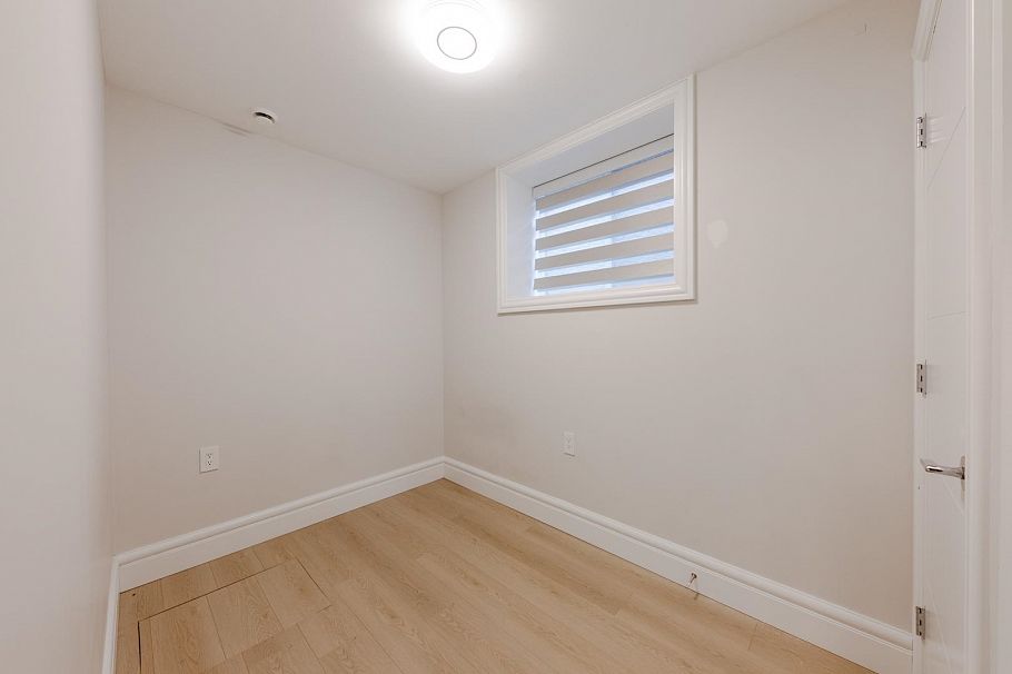 3559 E 48th Avenue Vancouver, BC - 30
