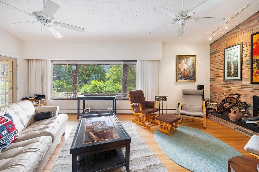 4535 Mountain Highway North Vancouver, BC - 7