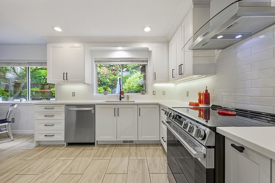 1659 Deep Cove Road North Vancouver, BC - 6