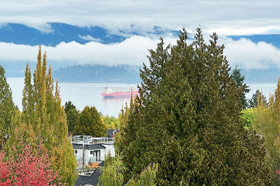 10 2575 Tolmie Street Vancouver, BC - 12