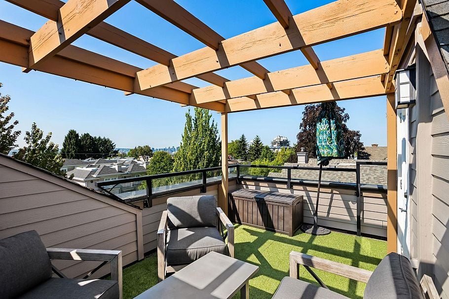 1121 St. Andrews Avenue North Vancouver, BC - 32