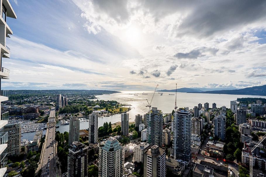 5302 1289 Hornby Street Vancouver, BC - 2