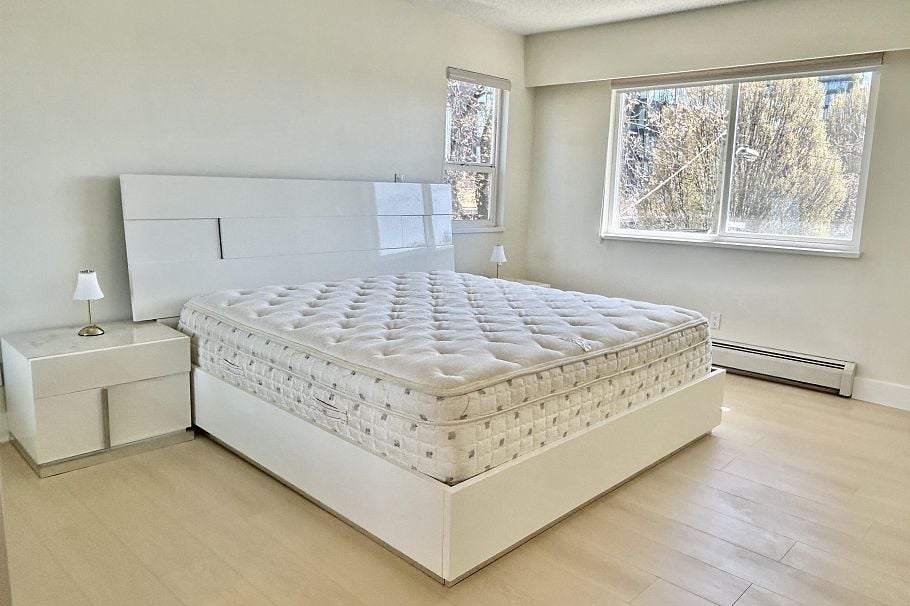 1544 W 68th Avenue Vancouver, BC - 11