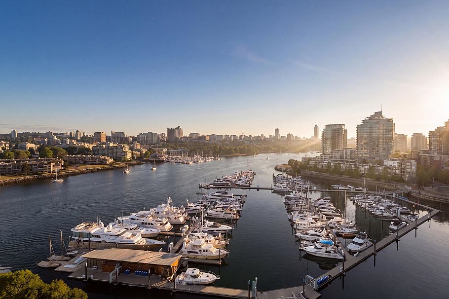 1707 1033 Marinaside Crescent Vancouver, BC - 2