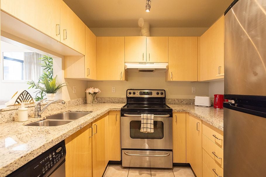 502 1010 Howe Street Vancouver, BC - 4