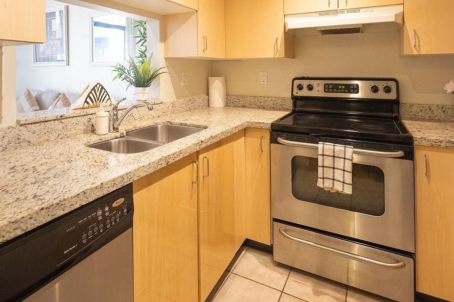 502 1010 Howe Street Vancouver, BC - 5