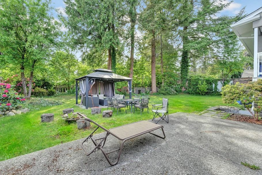1075 Ruthina Avenue North Vancouver, BC - 34