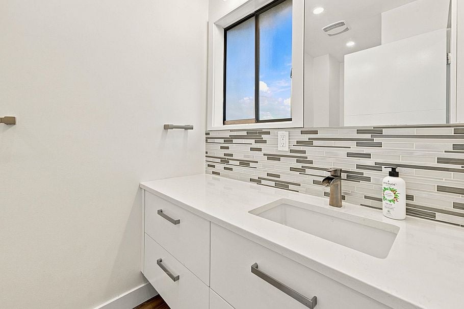 1079 Lillooet Road North Vancouver, BC - 15