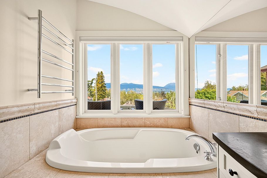 3835 W 12th Avenue Vancouver, BC - 8
