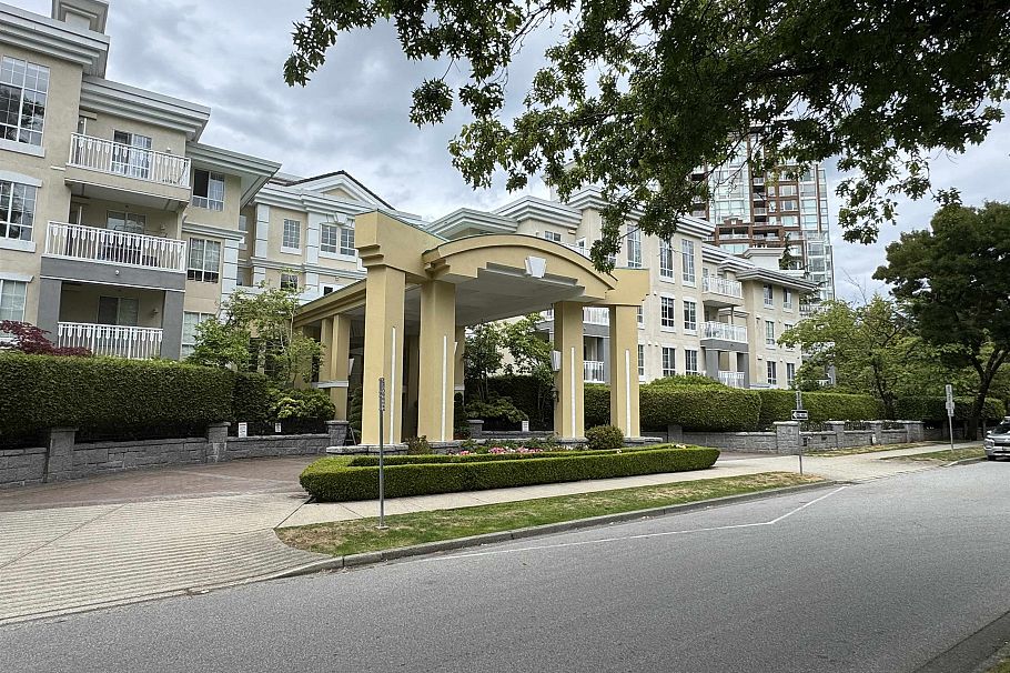 308 5835 E Hampton Place Vancouver, BC - 2