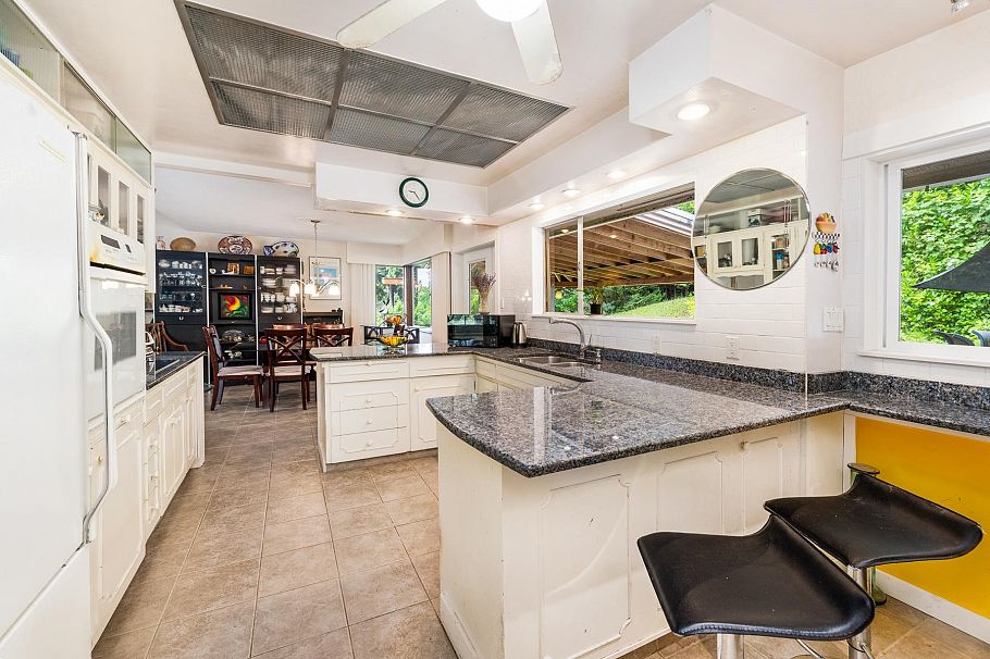 4535 Mountain Highway North Vancouver, BC - 11