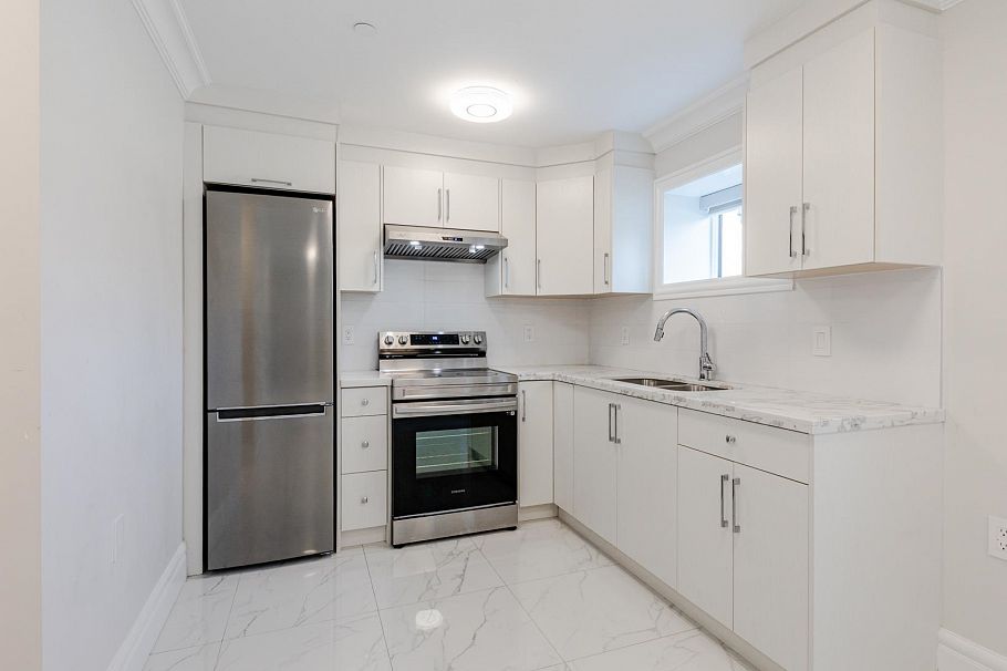 3559 E 48th Avenue Vancouver, BC - 18