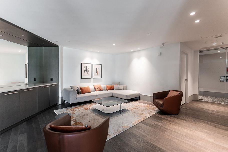 204 1055 Ridgewood Drive North Vancouver, BC - 34