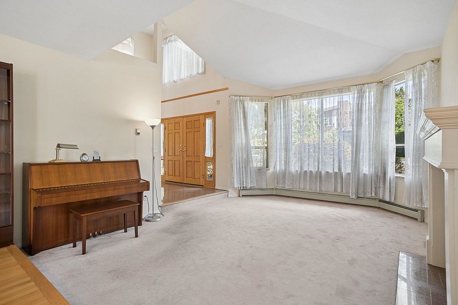 2986 W 37th Avenue Vancouver, BC - 2