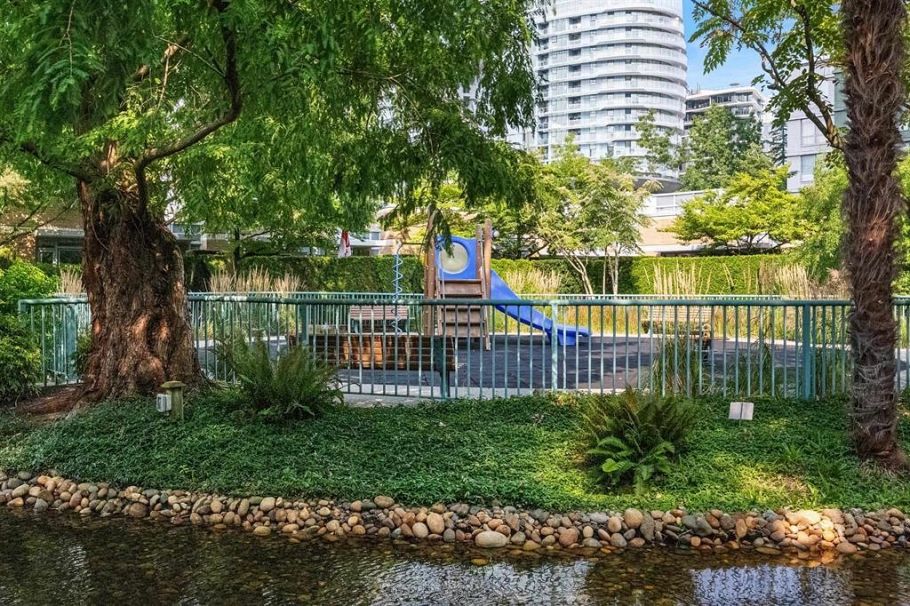 1707 1033 Marinaside Crescent Vancouver, BC - 36