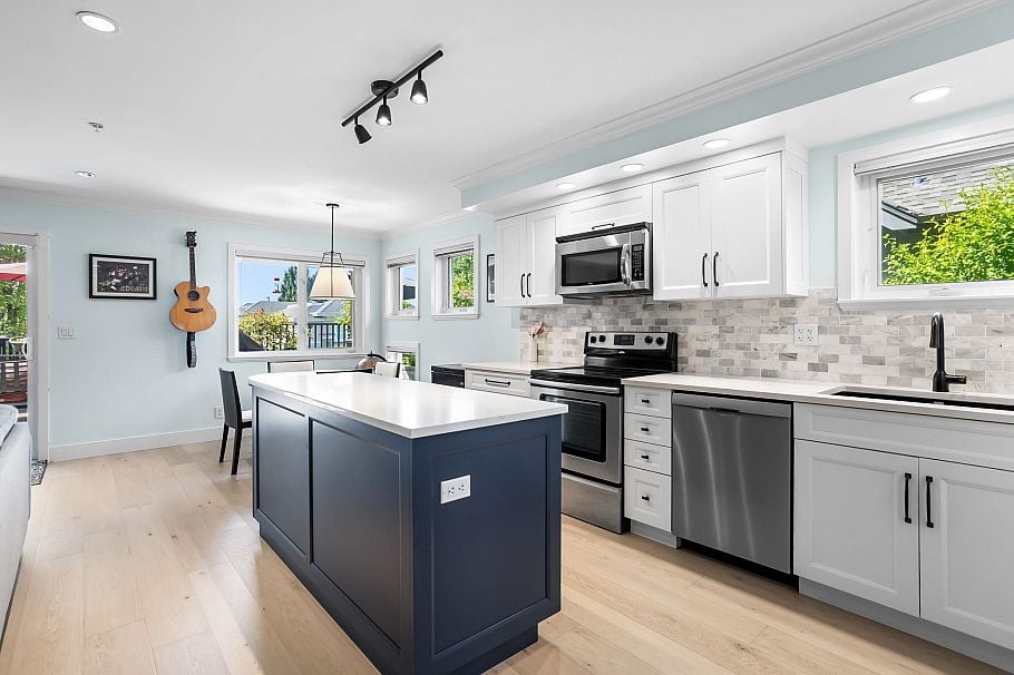 1121 St. Andrews Avenue North Vancouver, BC - 15