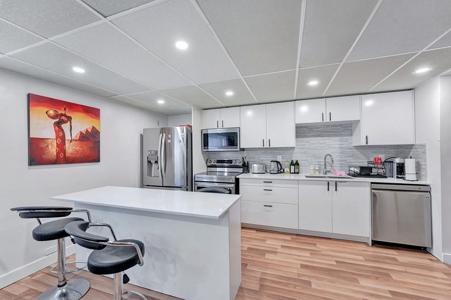 1075 Ruthina Avenue North Vancouver, BC - 8