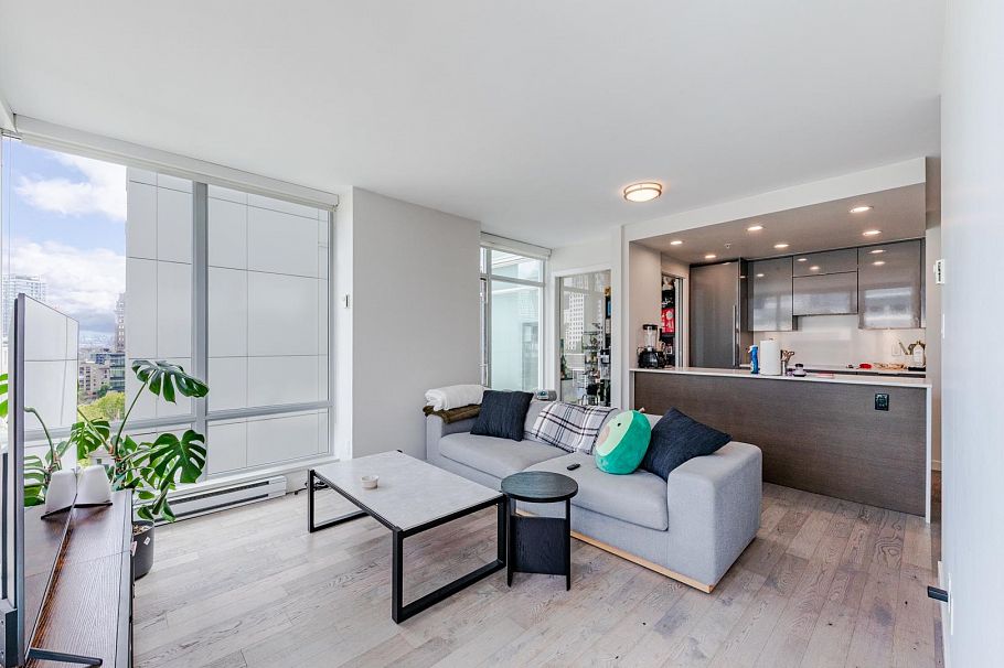 1209 161 W Georgia Street Vancouver, BC - 2