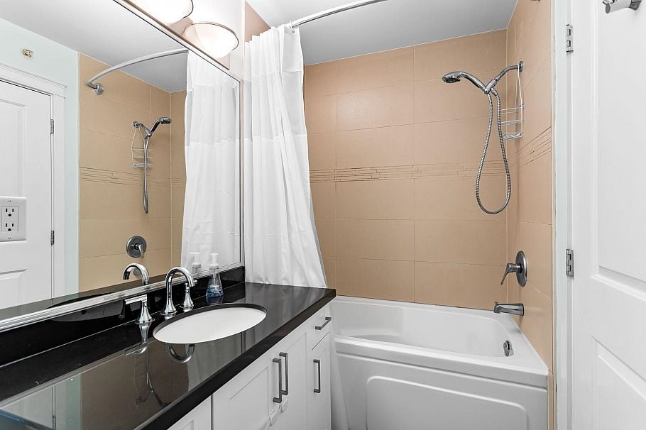 1121 St. Andrews Avenue North Vancouver, BC - 21