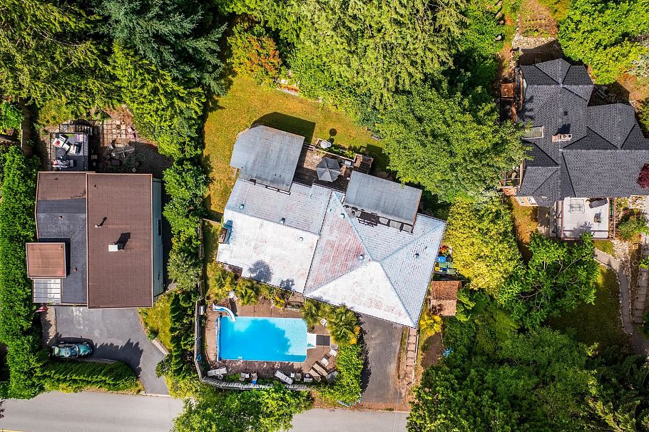 4535 Mountain Highway North Vancouver, BC - 2