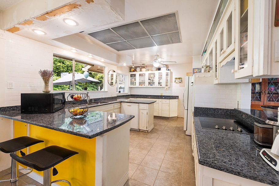 4535 Mountain Highway North Vancouver, BC - 9
