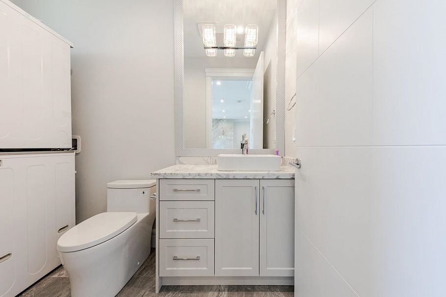3559 E 48th Avenue Vancouver, BC - 40
