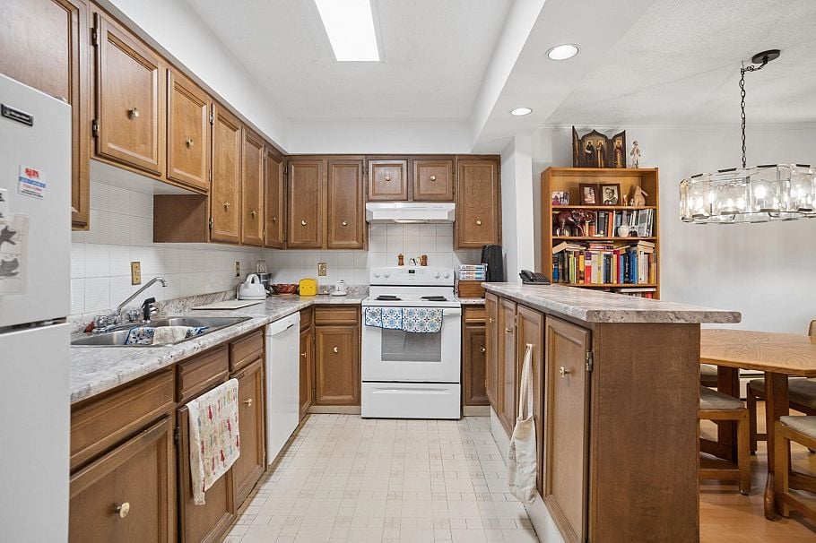 102 2255 W 8th Avenue Vancouver, BC - 15