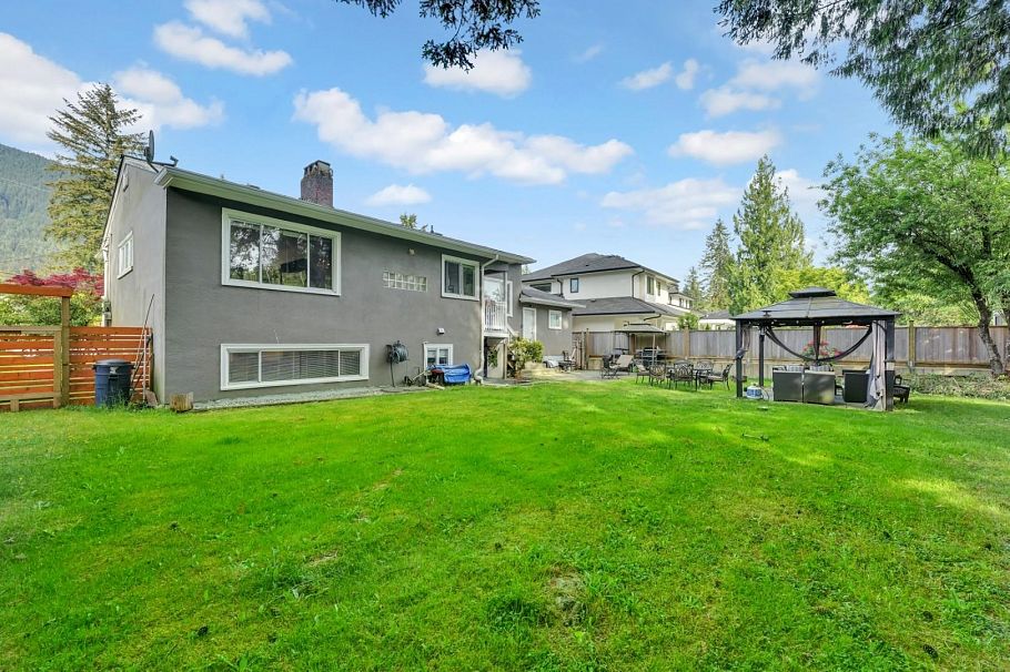 1075 Ruthina Avenue North Vancouver, BC - 35