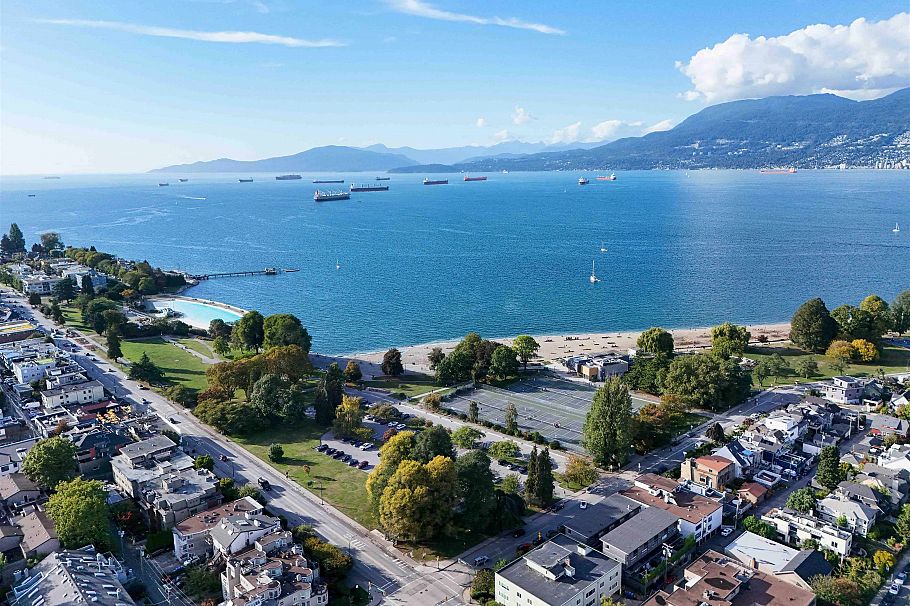 1346 Laburnum Street Vancouver, BC - 5