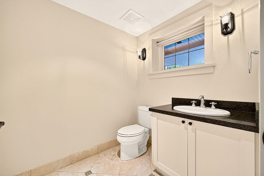 3835 W 12th Avenue Vancouver, BC - 21