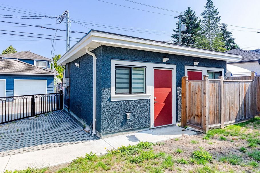 3559 E 48th Avenue Vancouver, BC - 4