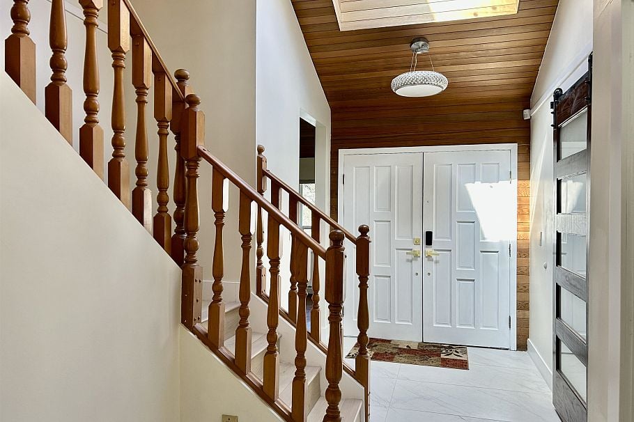 1544 W 68th Avenue Vancouver, BC - 9